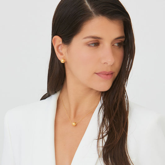 Necklace Viana's Conta in Gold Plated Silver worn by model - filigree jewelry