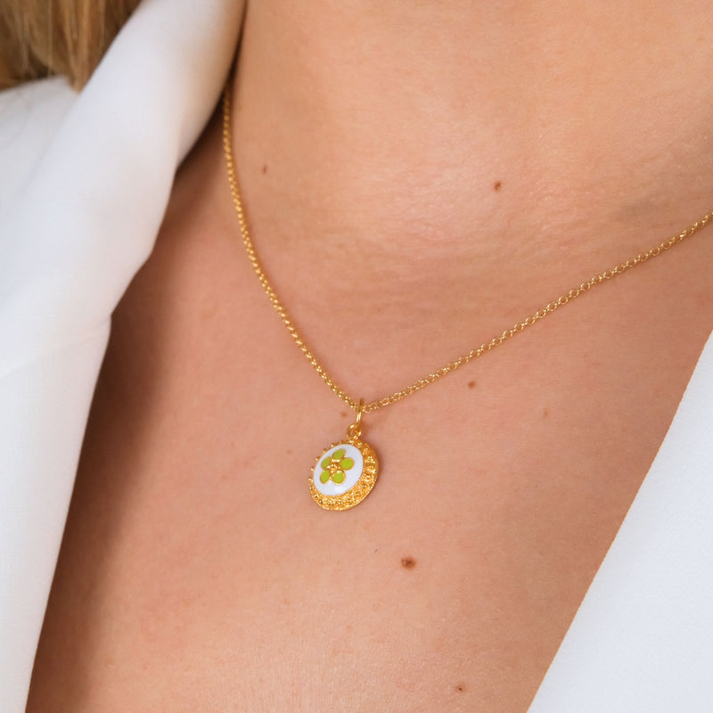 Necklace White and Green Caramujo in Gold Plated Silver