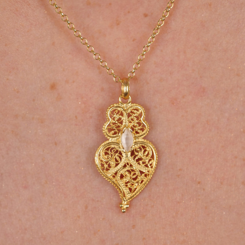 Collar Corazón de Viana Blanco de Plata Bañada en Oro