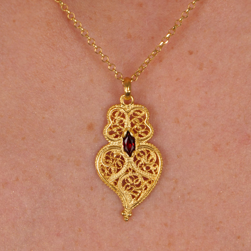 Necklace Heart of Viana Dark Red in Gold Plated Silver styled on model