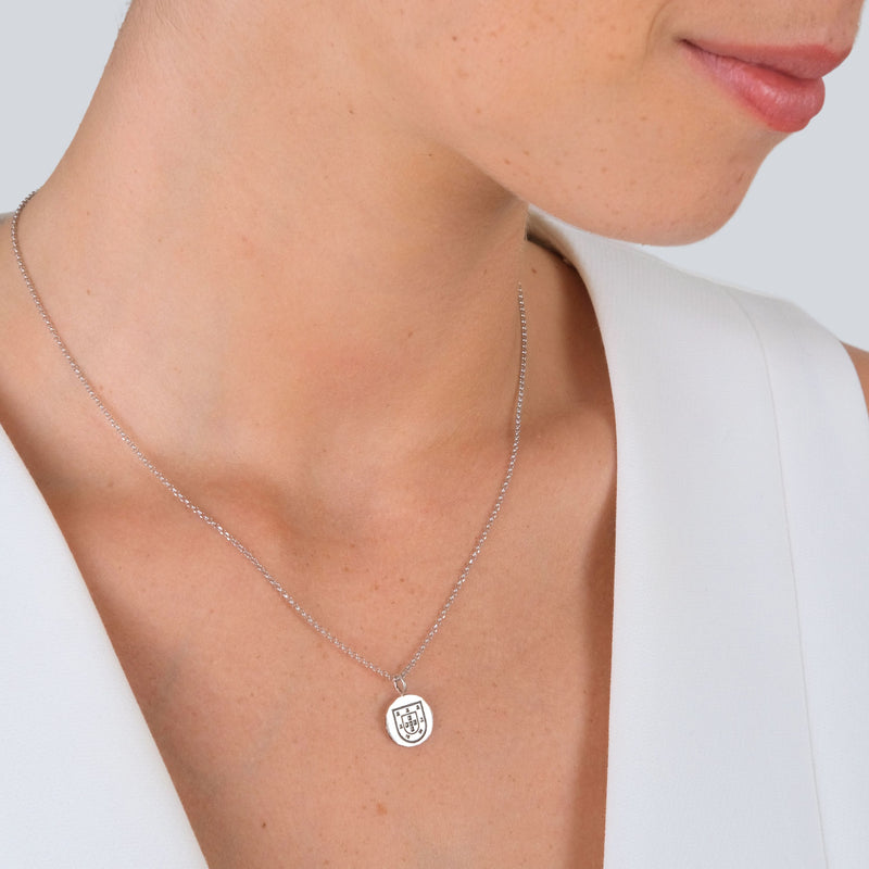 Necklace Escudo in Silver
