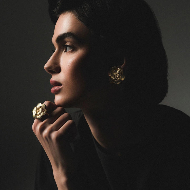 Anillo Ahí va la flor de Amália de Plata Bañada en Oro