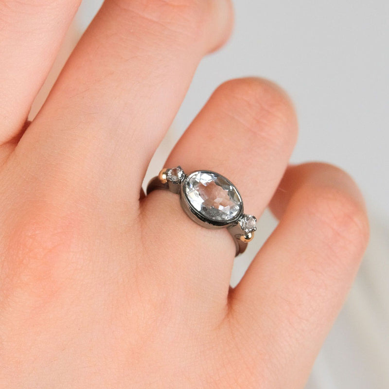 Anel Solitário Cristal de Rocha em Prata e Ouro