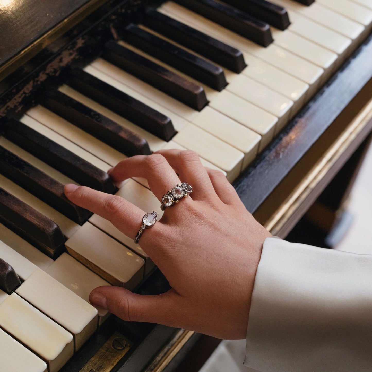 Ring Solitaire Rock Crystal in Silver and Gold