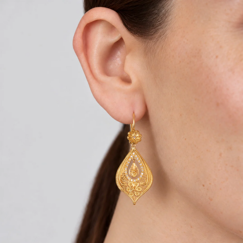 Pendientes Lágrima Flor de Oro 19,2Kt con Diamantes
