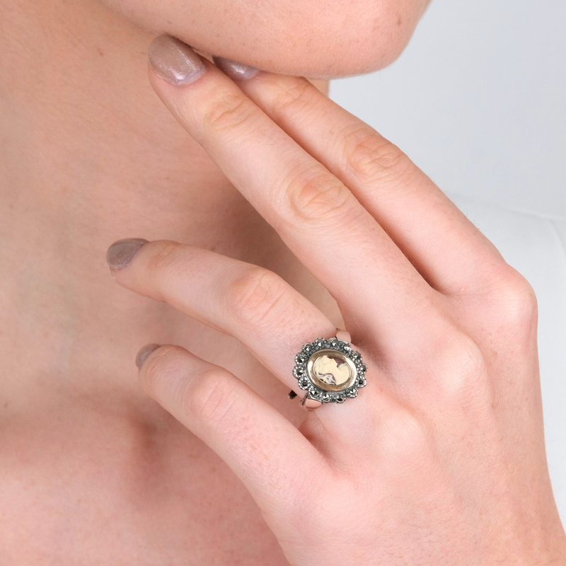 Anel Camafeu com Marcassites em Prata e Ouro