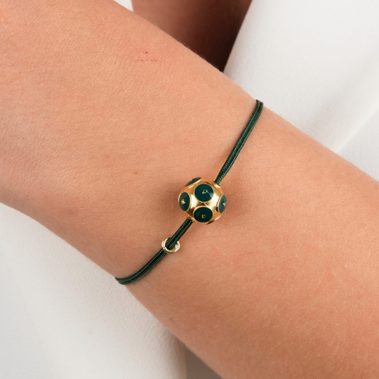 Bracelet Viana's Conta Green in Gold Plated Silver with Cord styled on model - Gold jewelry
