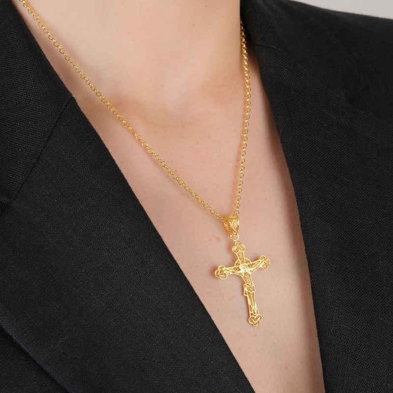 Collar Crucifijo de Filigrana de Plata Bañada en Oro