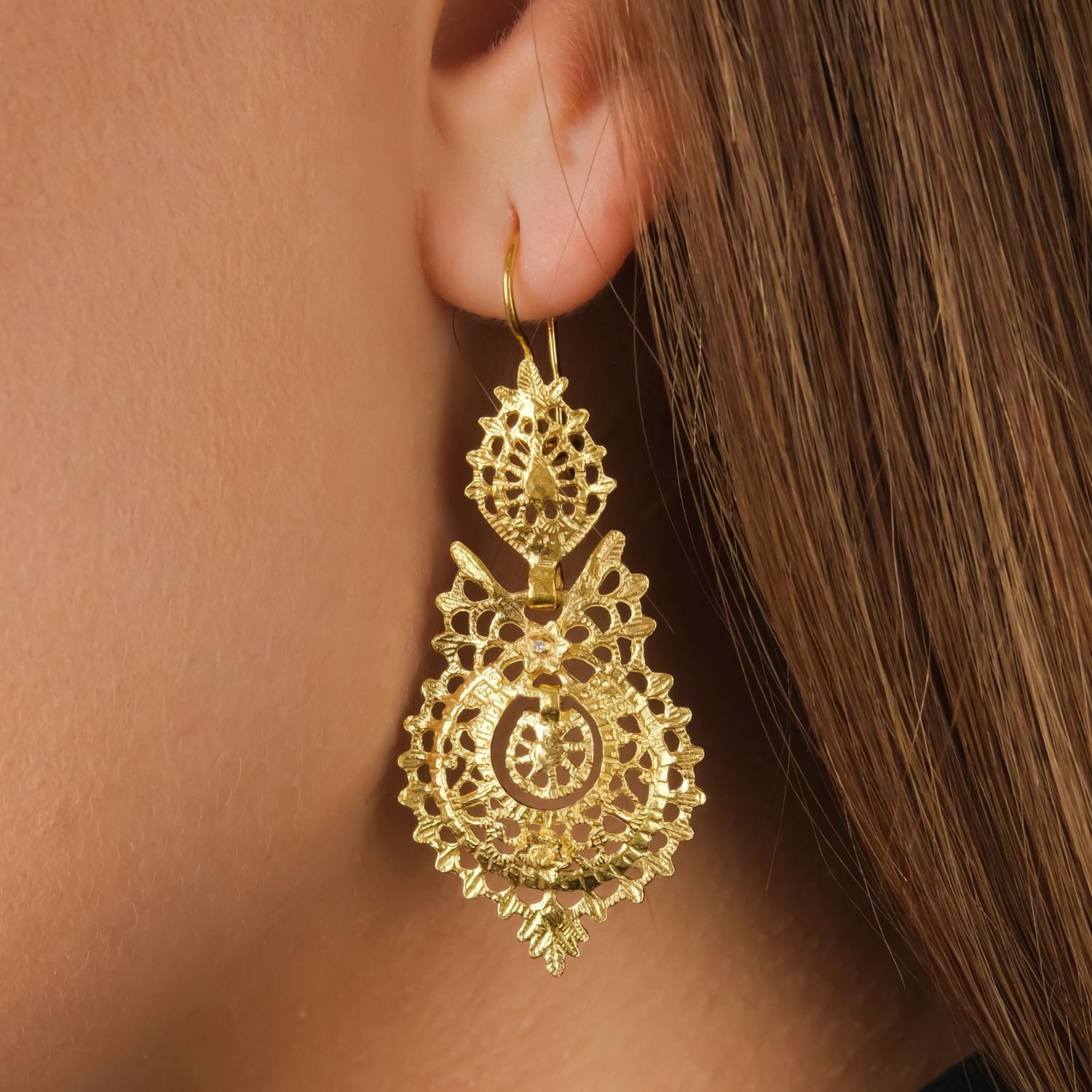 Brincos Rainha em Ouro 19,2Kt e Diamantes Brincos Rainha em Ouro 19,2Kt e Diamantes