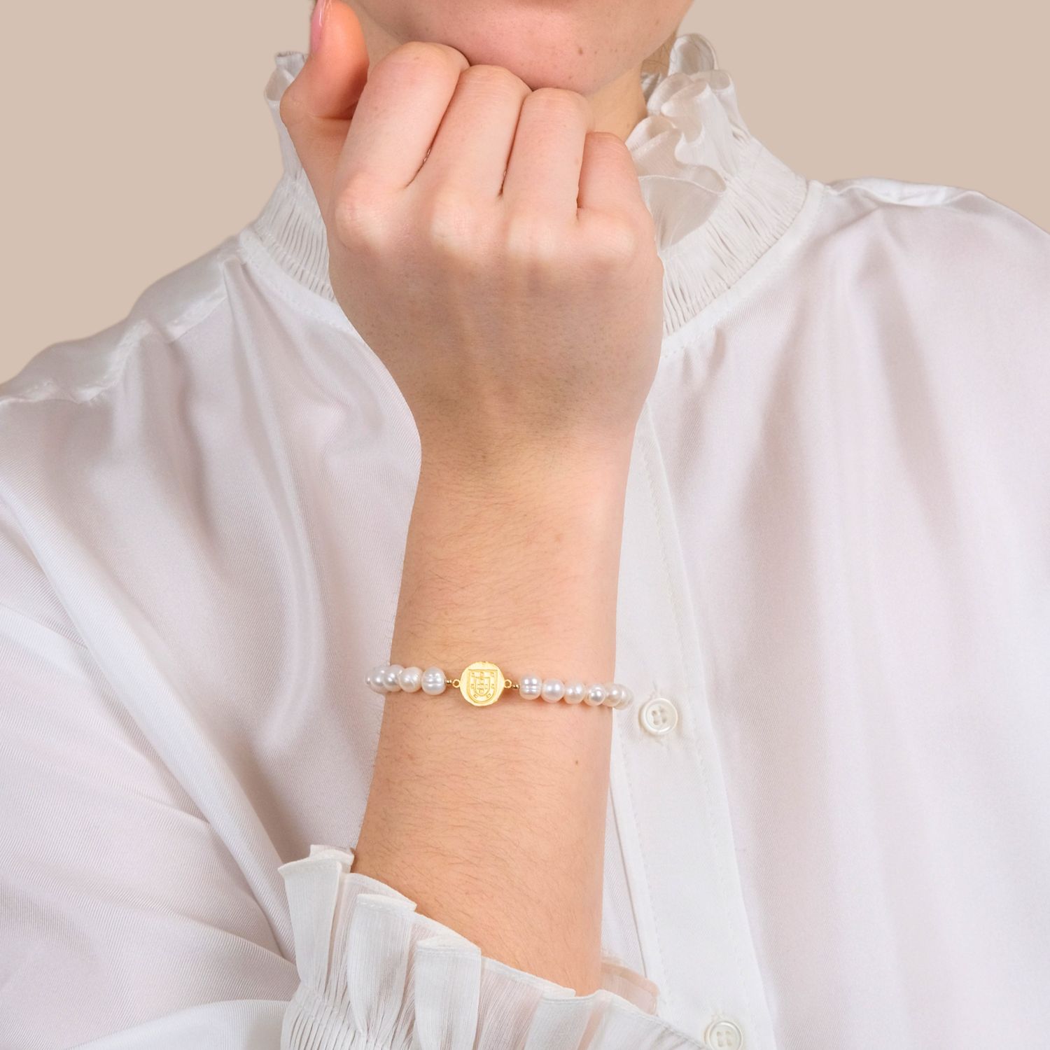 Bracelet Escudo in Gold Plated Silver with Pearls Bracelet Escudo in Gold Plated Silver with Pearls