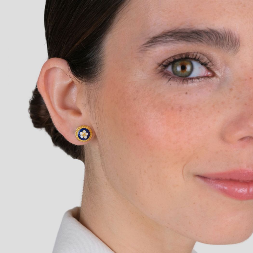 Earrings Caramujo Stud in Gold Plated Silver 