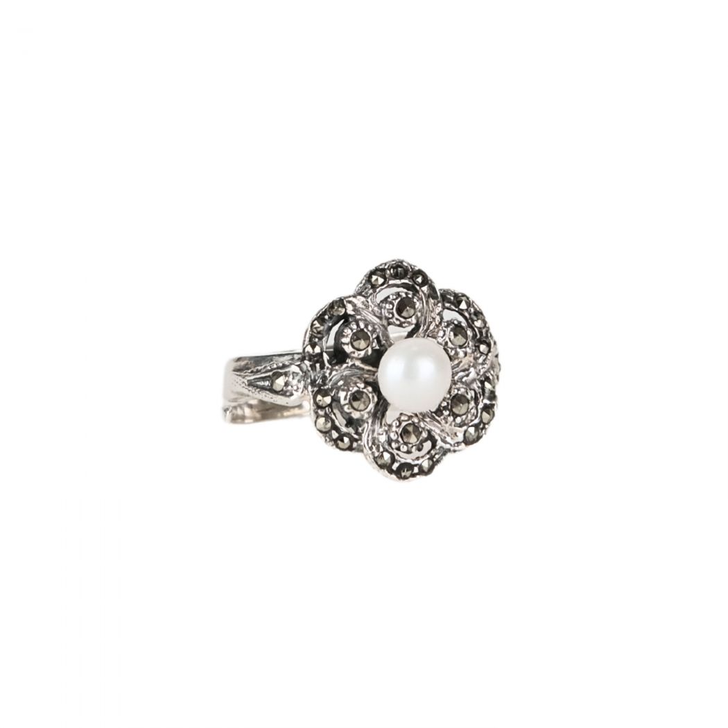 Ring Flower Marcasites in Silver with Pearl 
