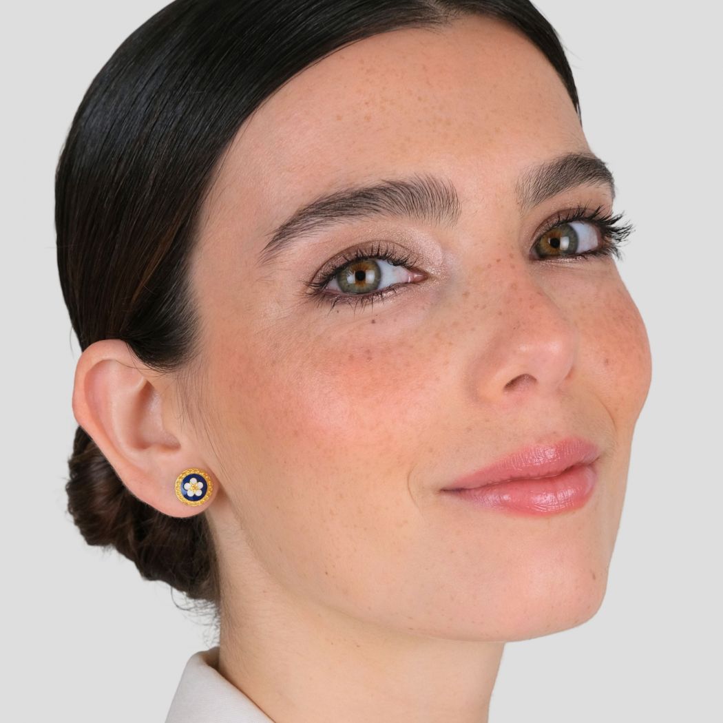 Earrings Caramujo Stud in Gold Plated Silver 