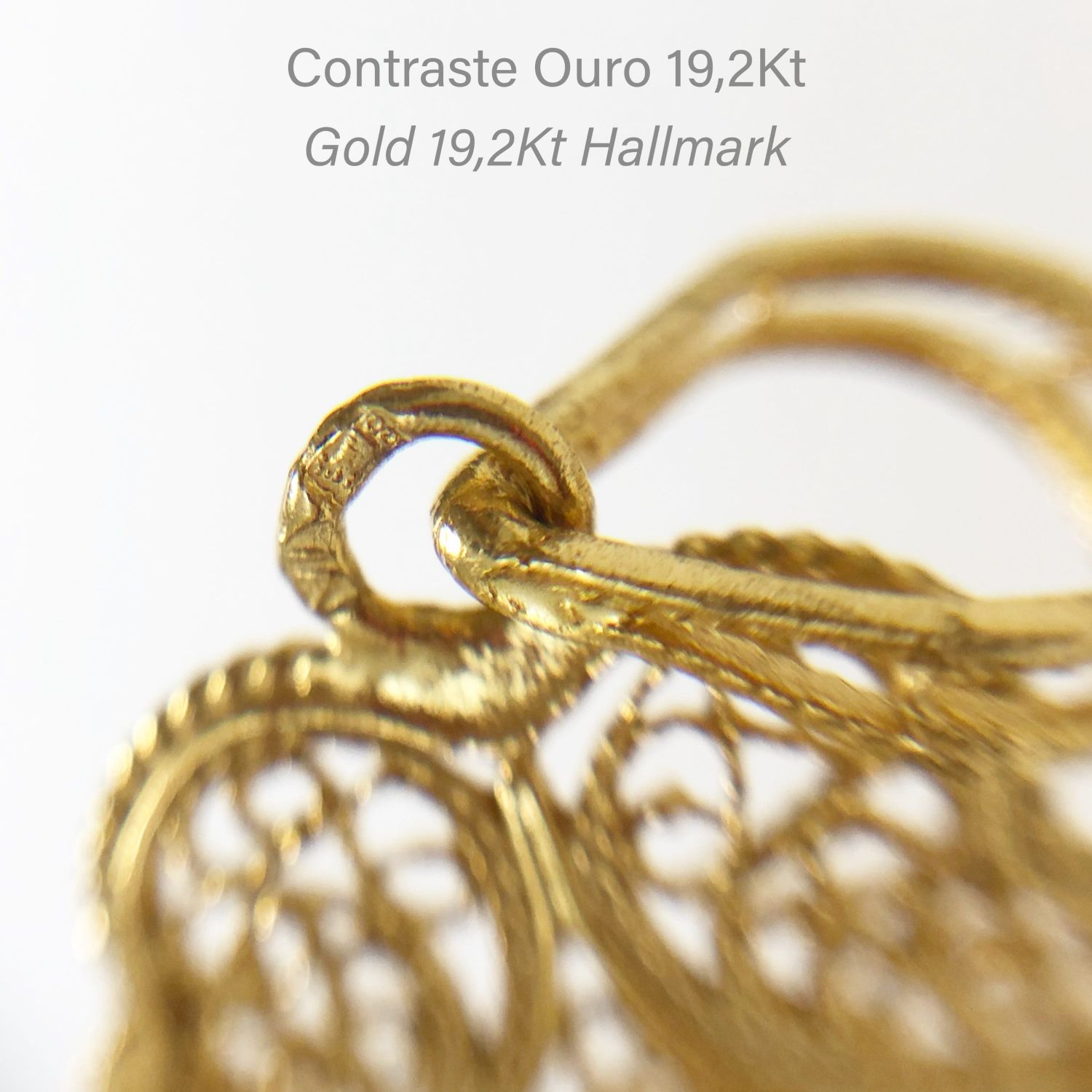 Colar Coração de Viana L em Ouro 19,2Kt e Diamante Colar Coração de Viana L em Ouro 19,2Kt e Diamante