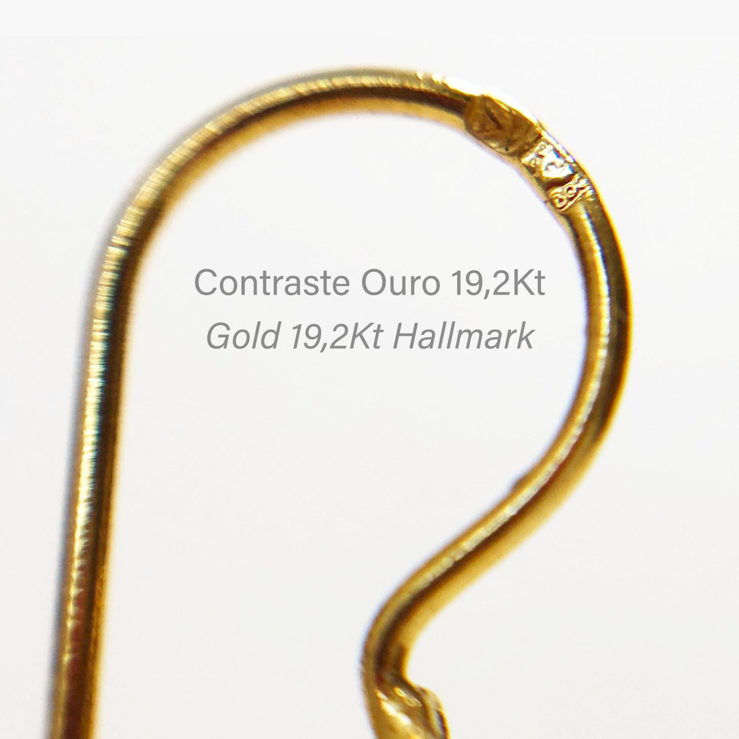 Brincos Rainha em Ouro 19,2Kt e Diamantes Brincos Rainha em Ouro 19,2Kt e Diamantes