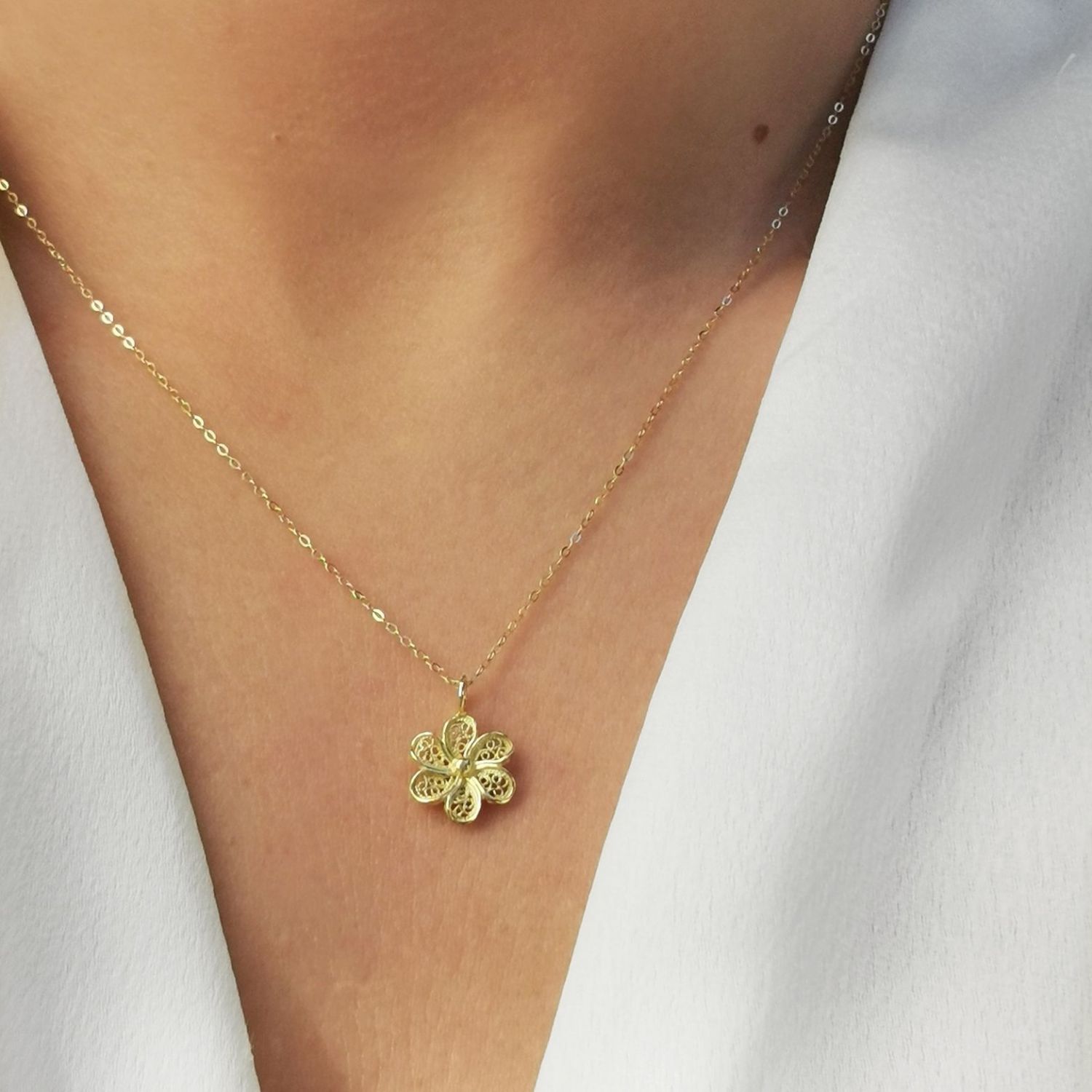 Colar Flor em Ouro 19,2Kt Colar Flor em Ouro 19,2Kt