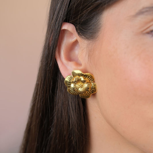 Earrings There Goes the Flower of Amália in Gold Plated Silver styled on model - Gold jewelry
