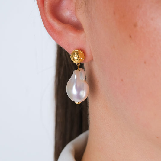 Earrings Viana's Conta in 19.2Kt Gold with Baroque Pearls styled on model - Gold jewelry