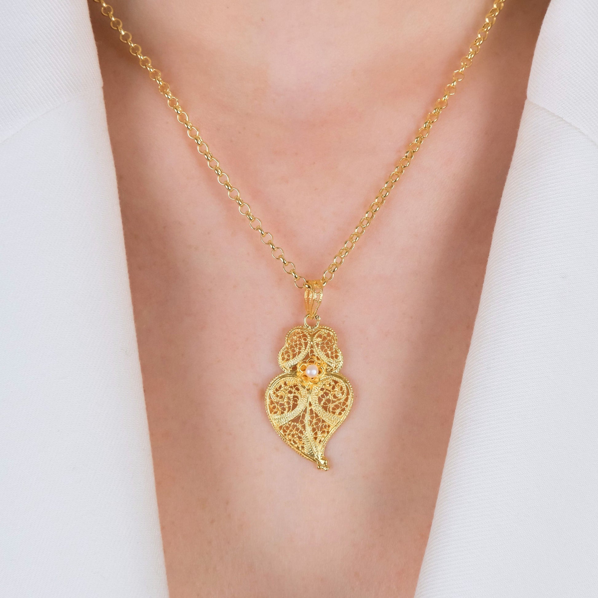 Necklace Heart of Viana 3,5cm in Gold Plated Silver with Pearl