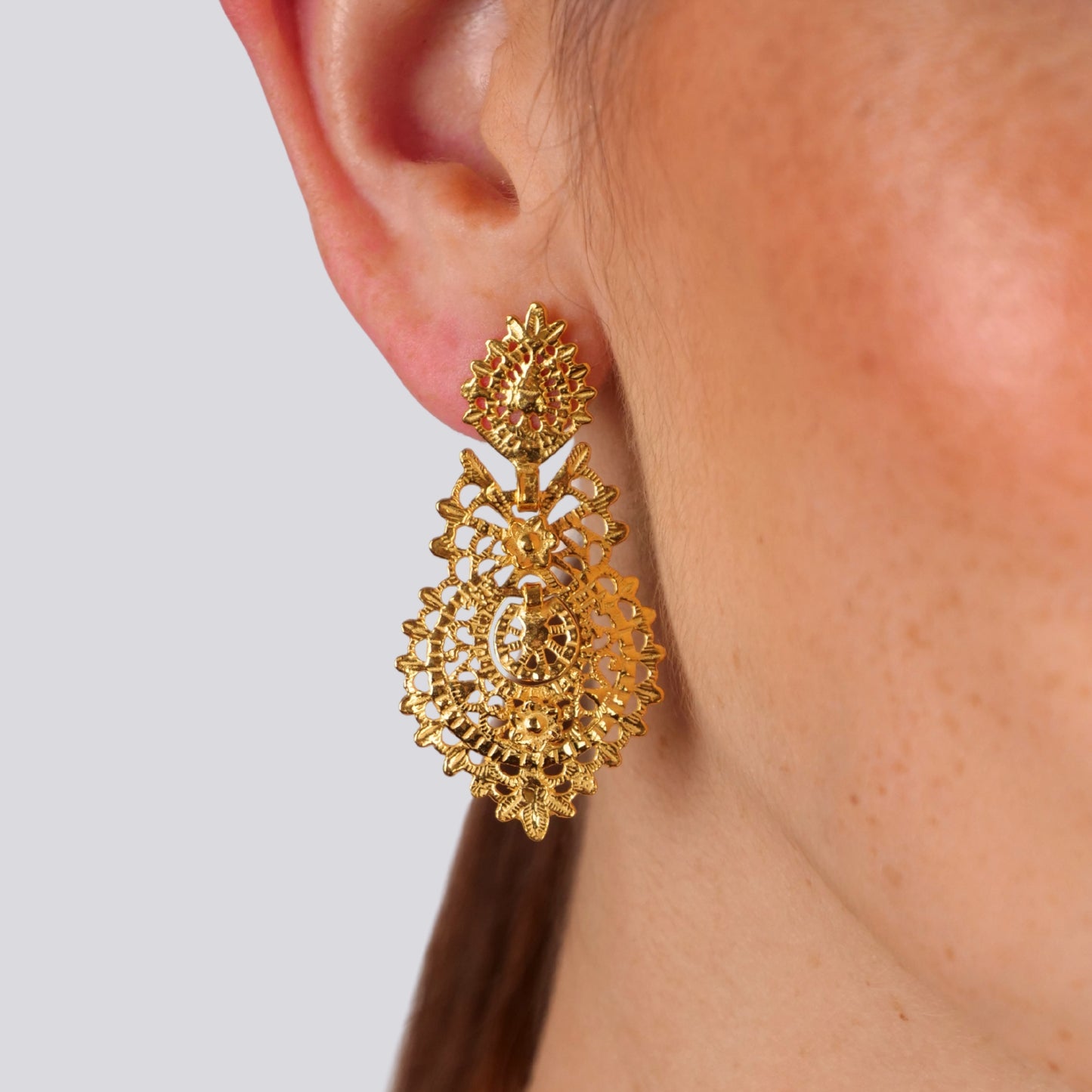 Boucles d'Oreilles Reine Puce M en Argent Plaqué Or