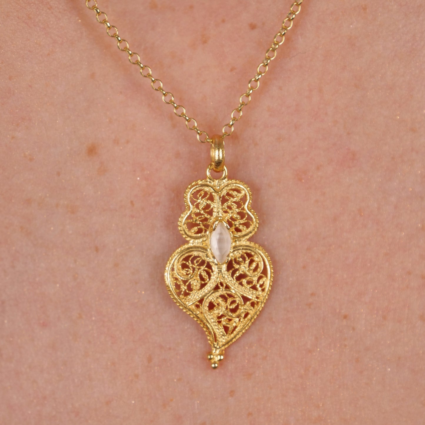 Necklace Heart of Viana White in Gold Plated Silver