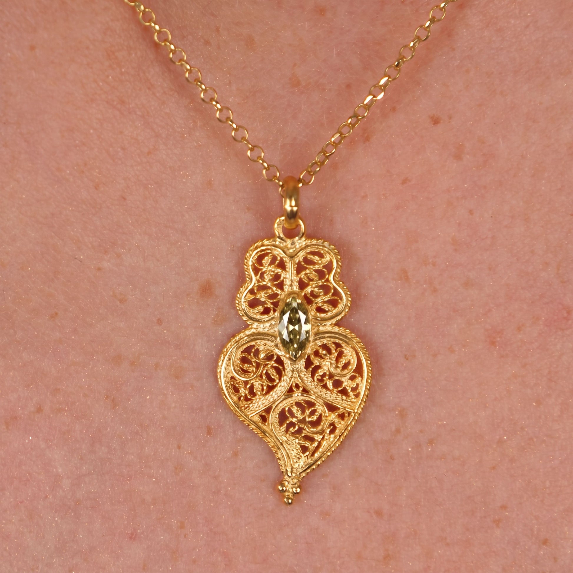 Necklace Heart of Viana Khaki Green in Gold Plated Silver worn by model