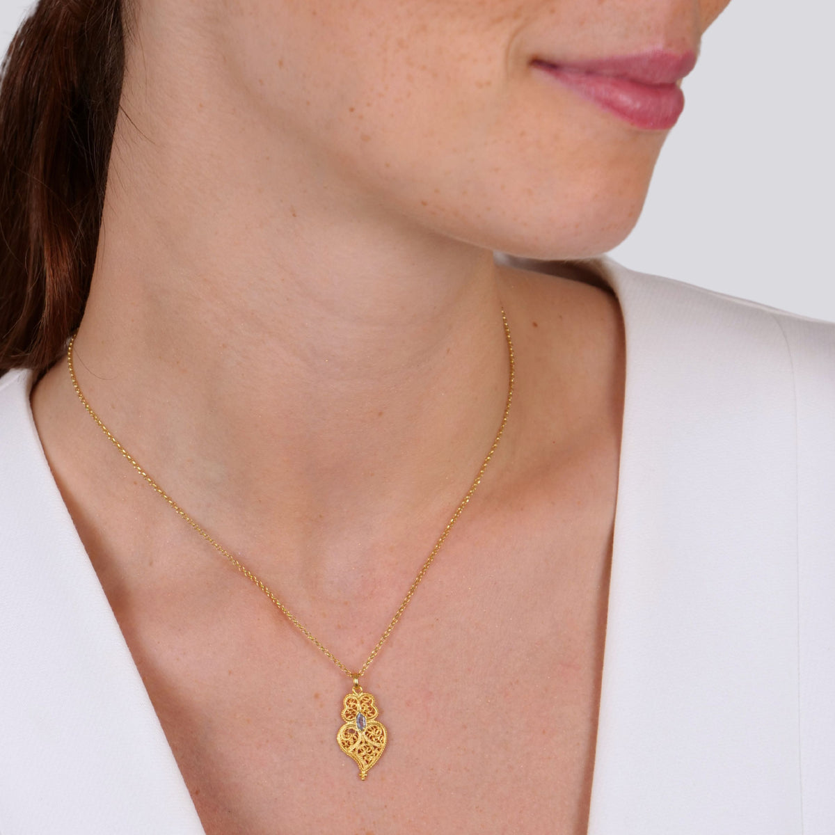 Necklace Heart of Viana Aqua Blue in Gold Plated Silver detail