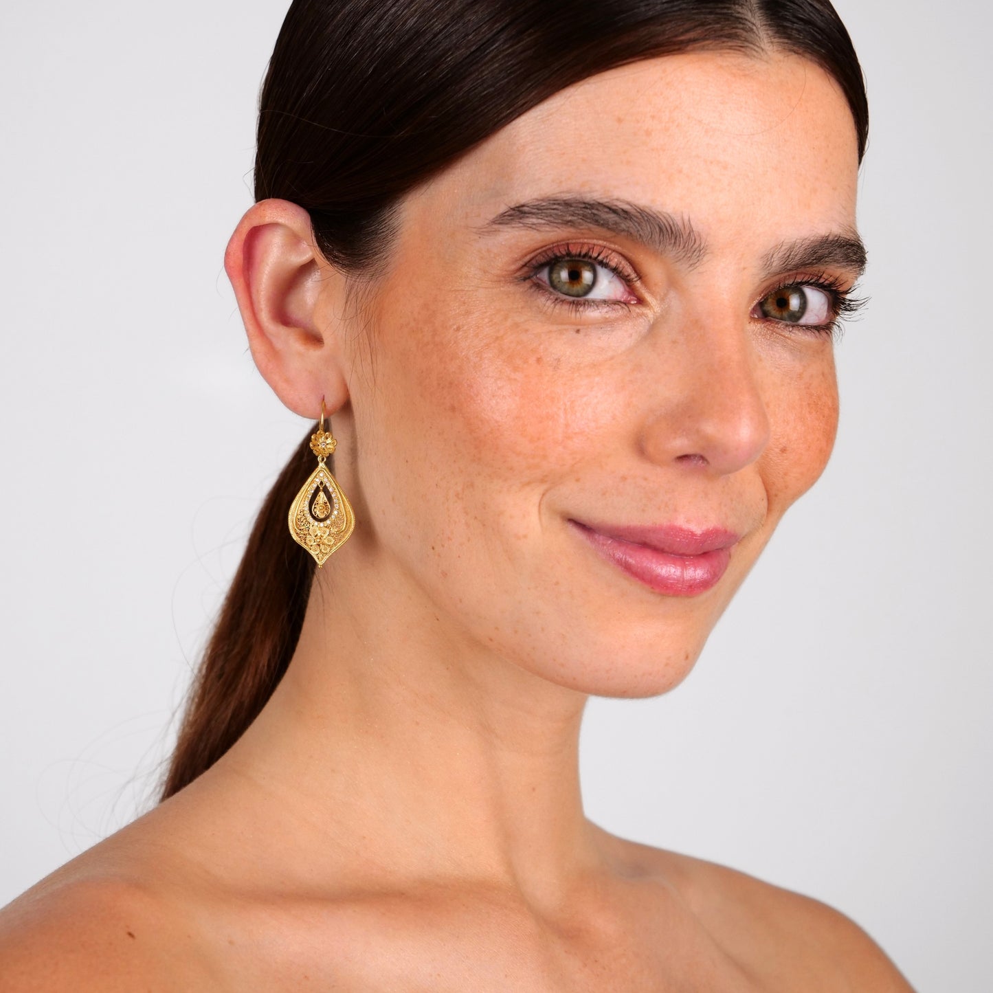 Boucles d'Oreilles Larme Fleur en Or 19,2 Carats et Diamants