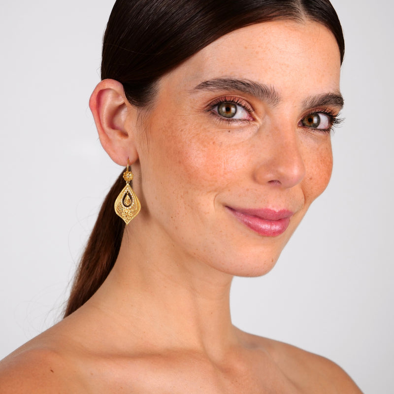 Boucles d'Oreilles Larme Fleur en Or 19,2 Carats et Diamants