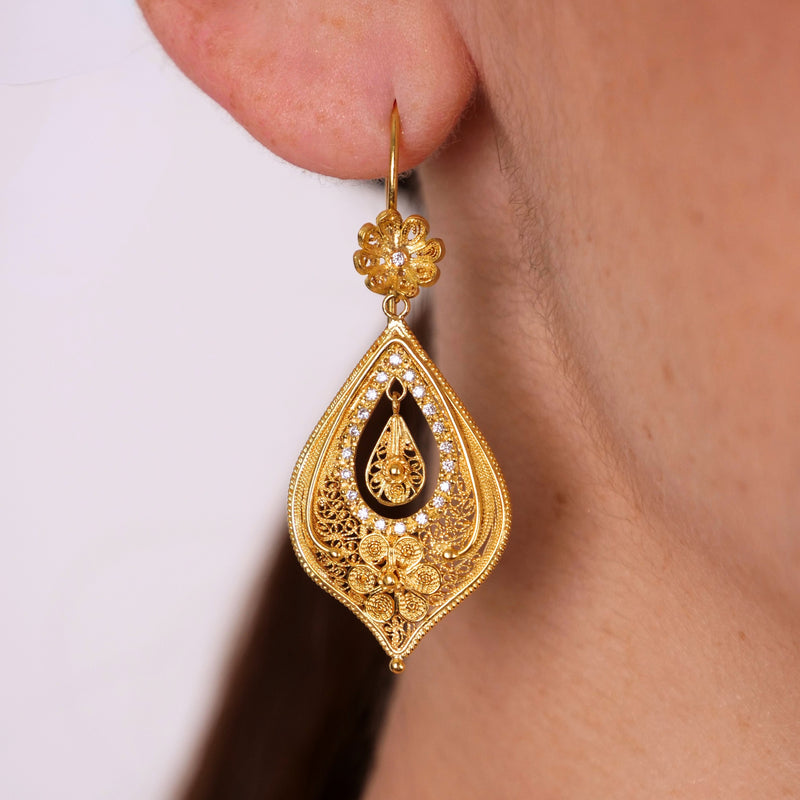 Boucles d'Oreilles Larme Fleur en Or 19,2 Carats et Diamants