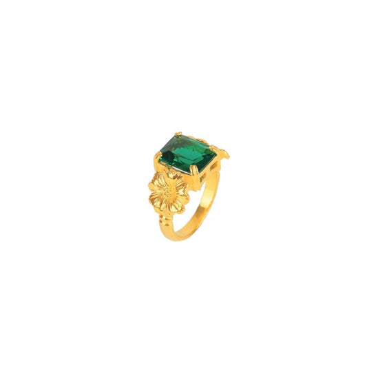 Ring Amália Flowers in Gold Plated Silver styled on model - Gold jewelry