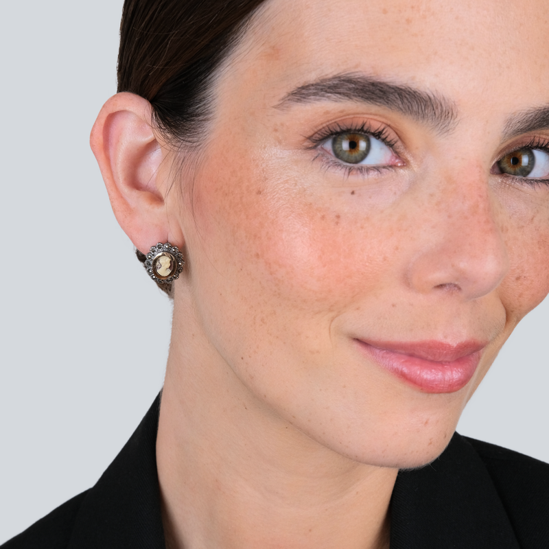 Brincos Camafeu com Marcassites em Prata e Ouro