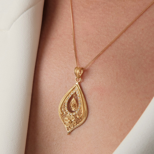 Colar Lágrima Flor em Ouro 19.2Kt com Diamantes