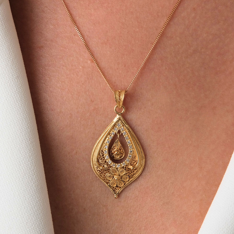 Colar Lágrima Flor em Ouro 19.2Kt com Diamantes