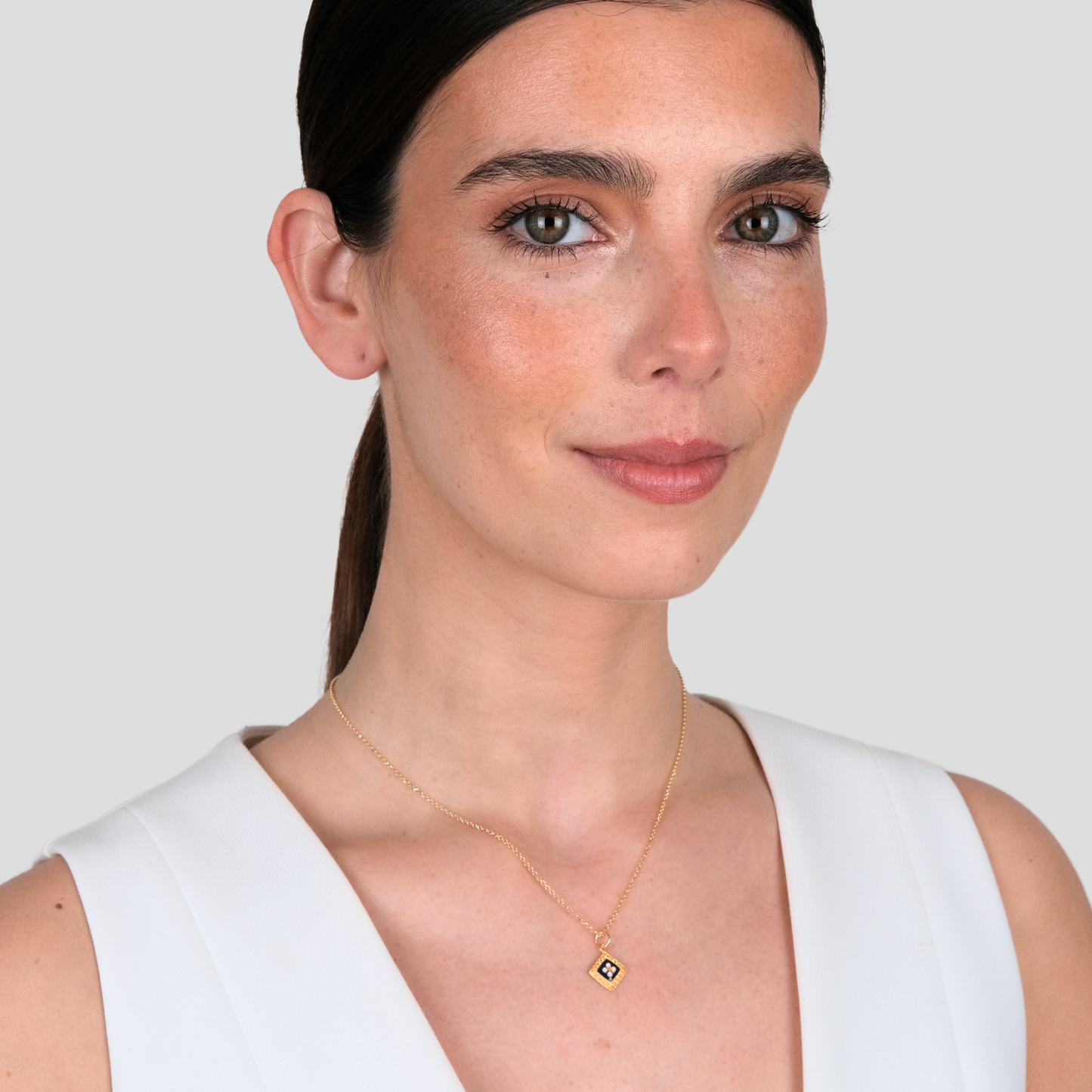 Colar Caramujo Losango em Prata Dourada