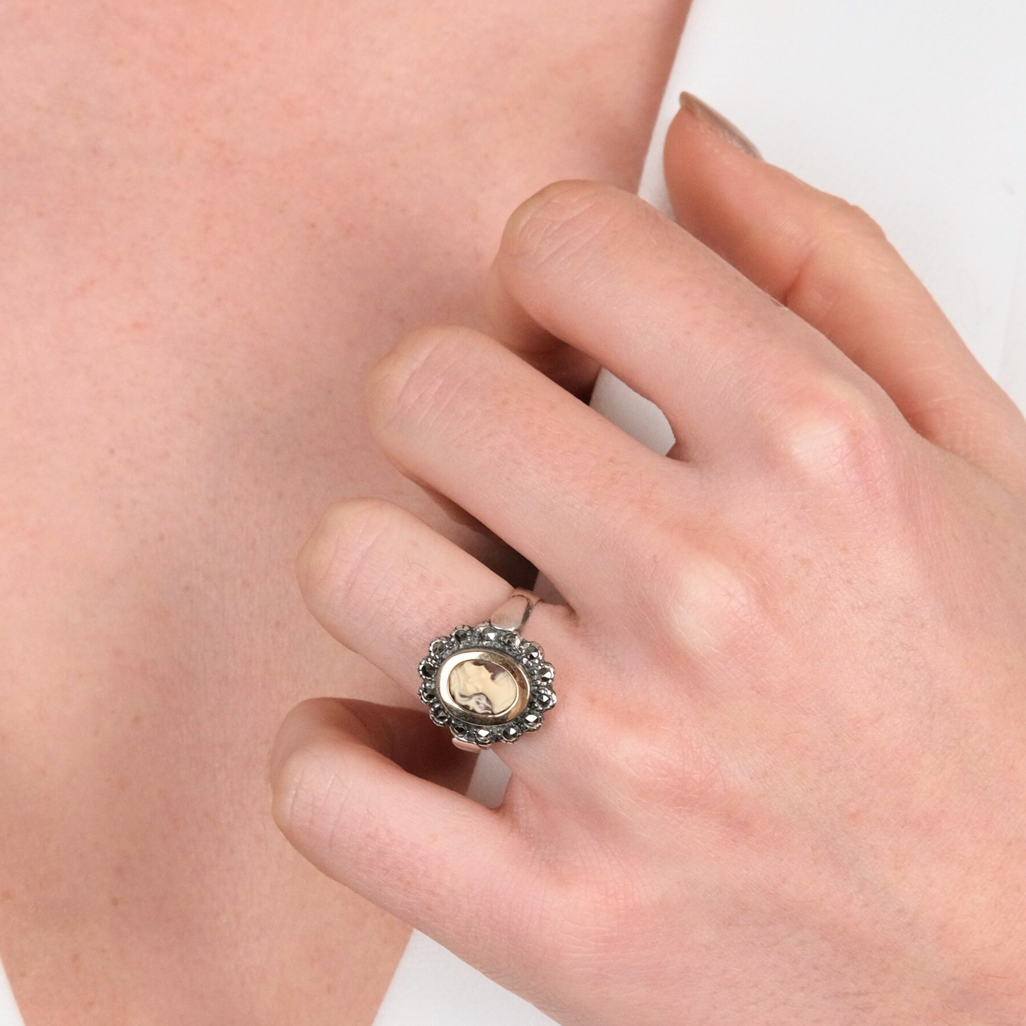 Anel Camafeu com Marcassites em Prata e Ouro