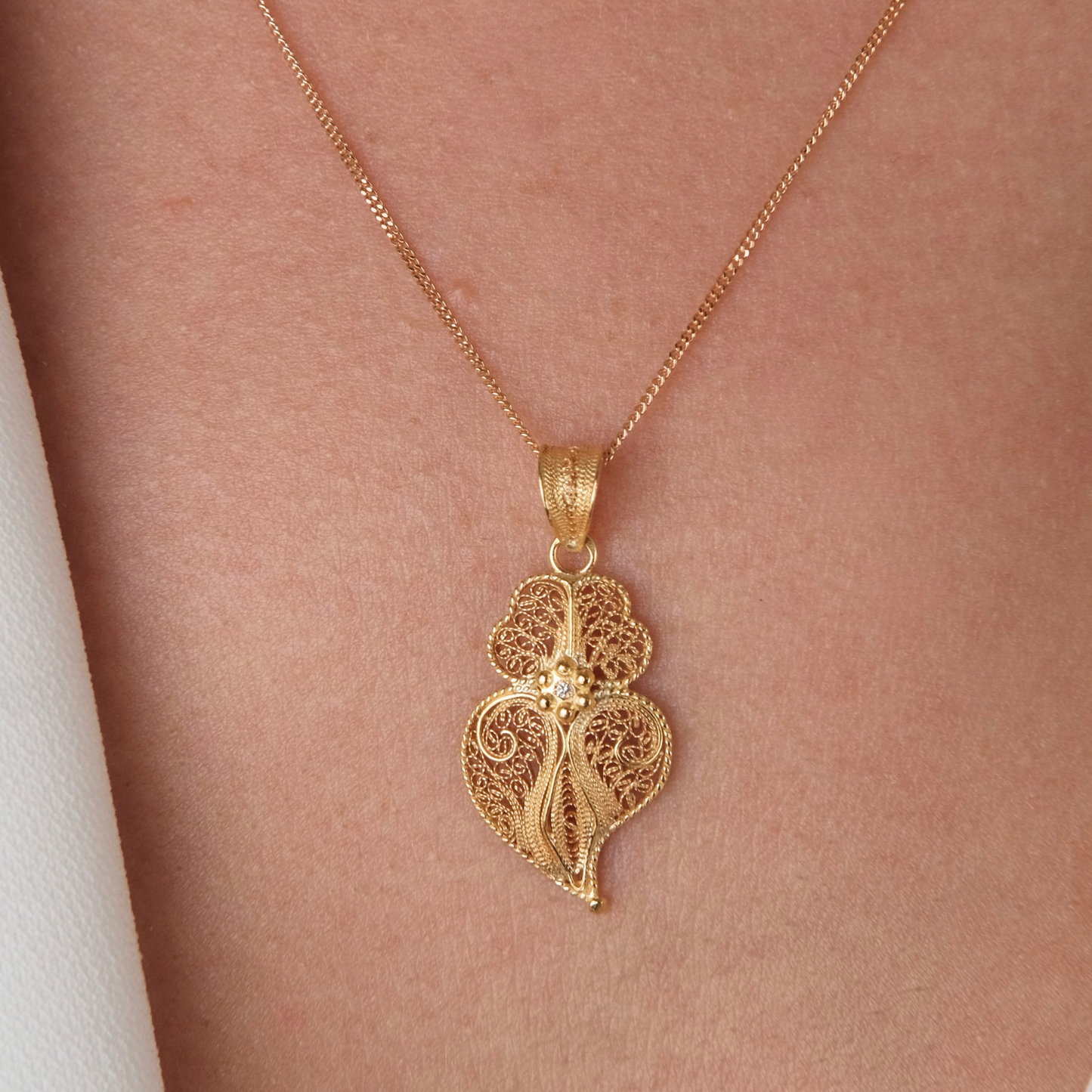 Colar Coração de Viana Flor em Ouro 19.2Kt com Diamante
