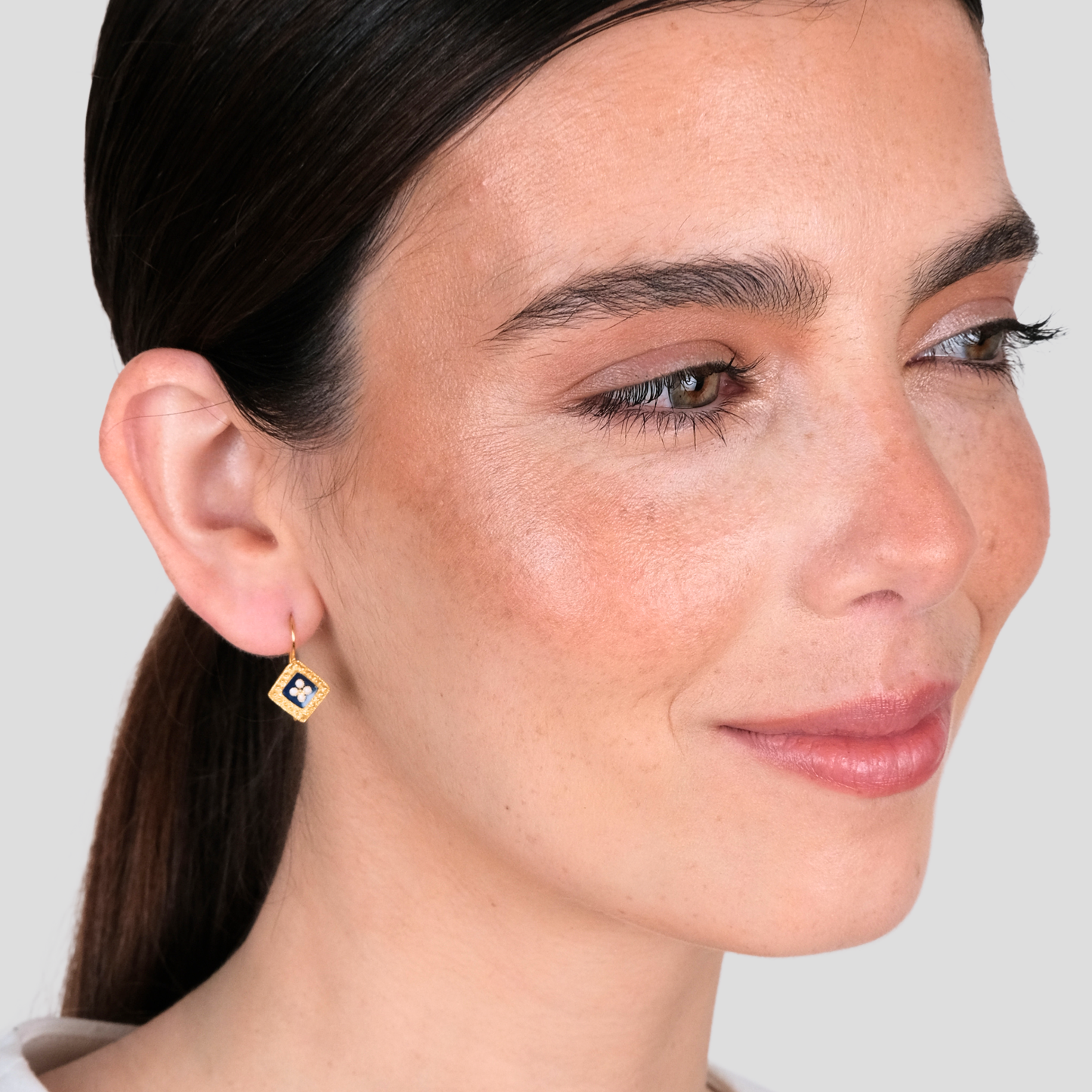 Brincos Caramujo Losango em Prata Dourada