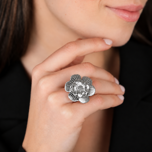Ring There Goes the Flower of Amália in Silver