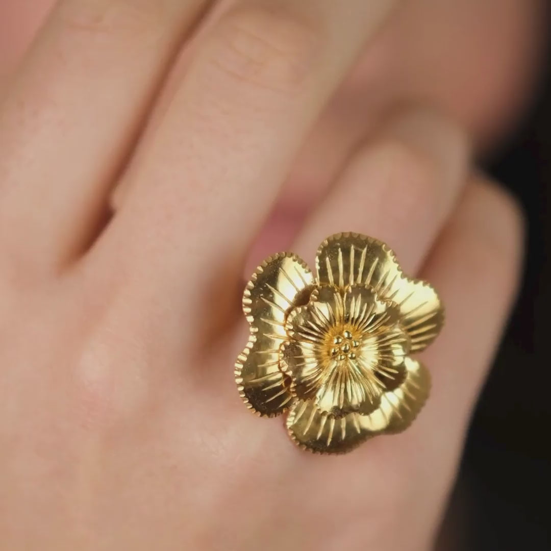 Ring There Goes the Flower of Amália in Gold Plated Silver
