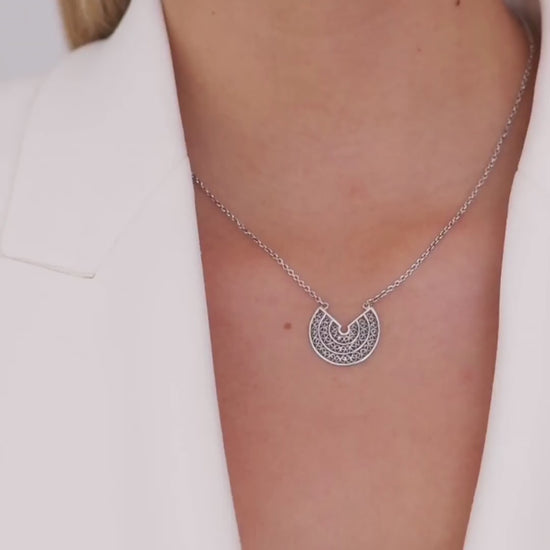 Necklace Circles in Silver