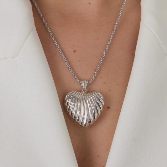 Necklace Intertwined Heart in Silver