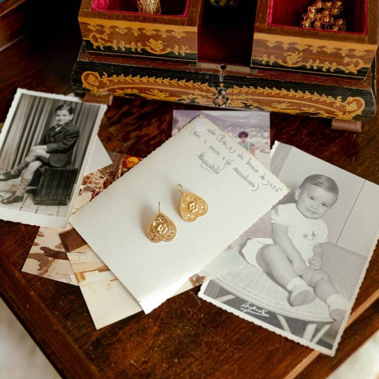 Filigrana de Gondomar - Fabrico Artesanal Grandma Gift: Memories and Photos